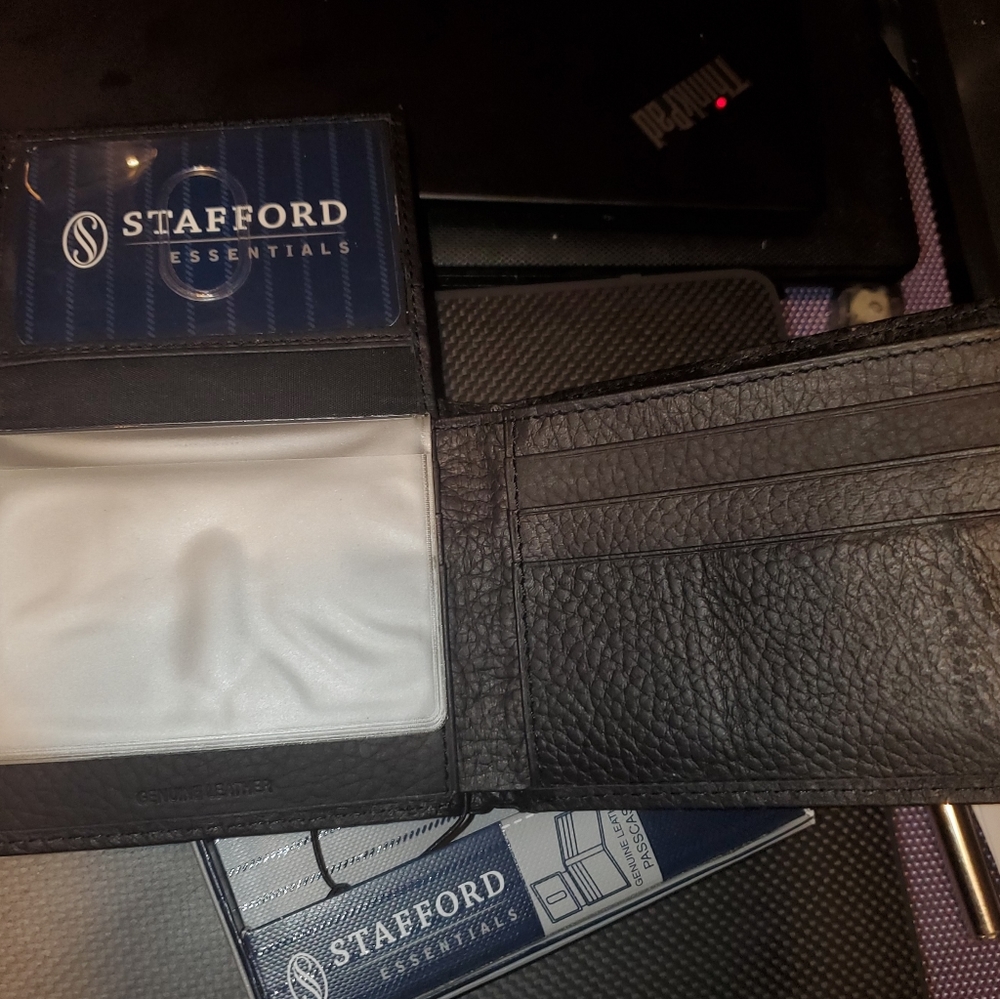 Stafford Pebbled Leather Pascase Wallet NIB